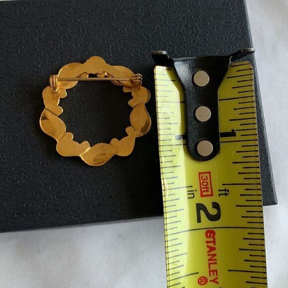 Vintage Gold Tone Wreath Brooch Pin‎ - Picture 4 of 4